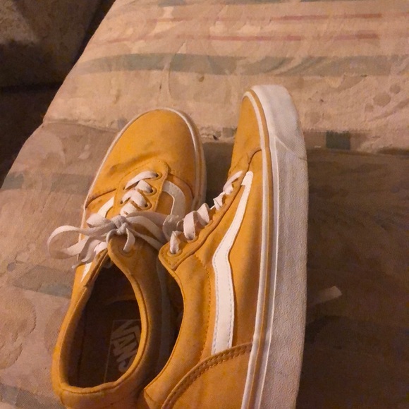 A pair of size 9 vans - Picture 1 of 4